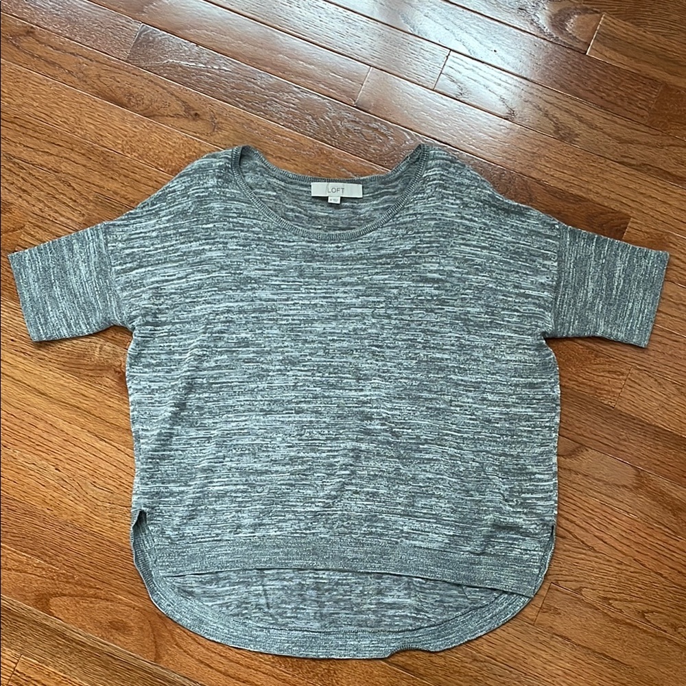 LOFT Gray Short Sleeve Top Medium